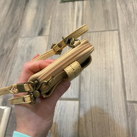 The Sak Silverlake Leather Smartphone Crossbody Bag - Picture 9 of 11